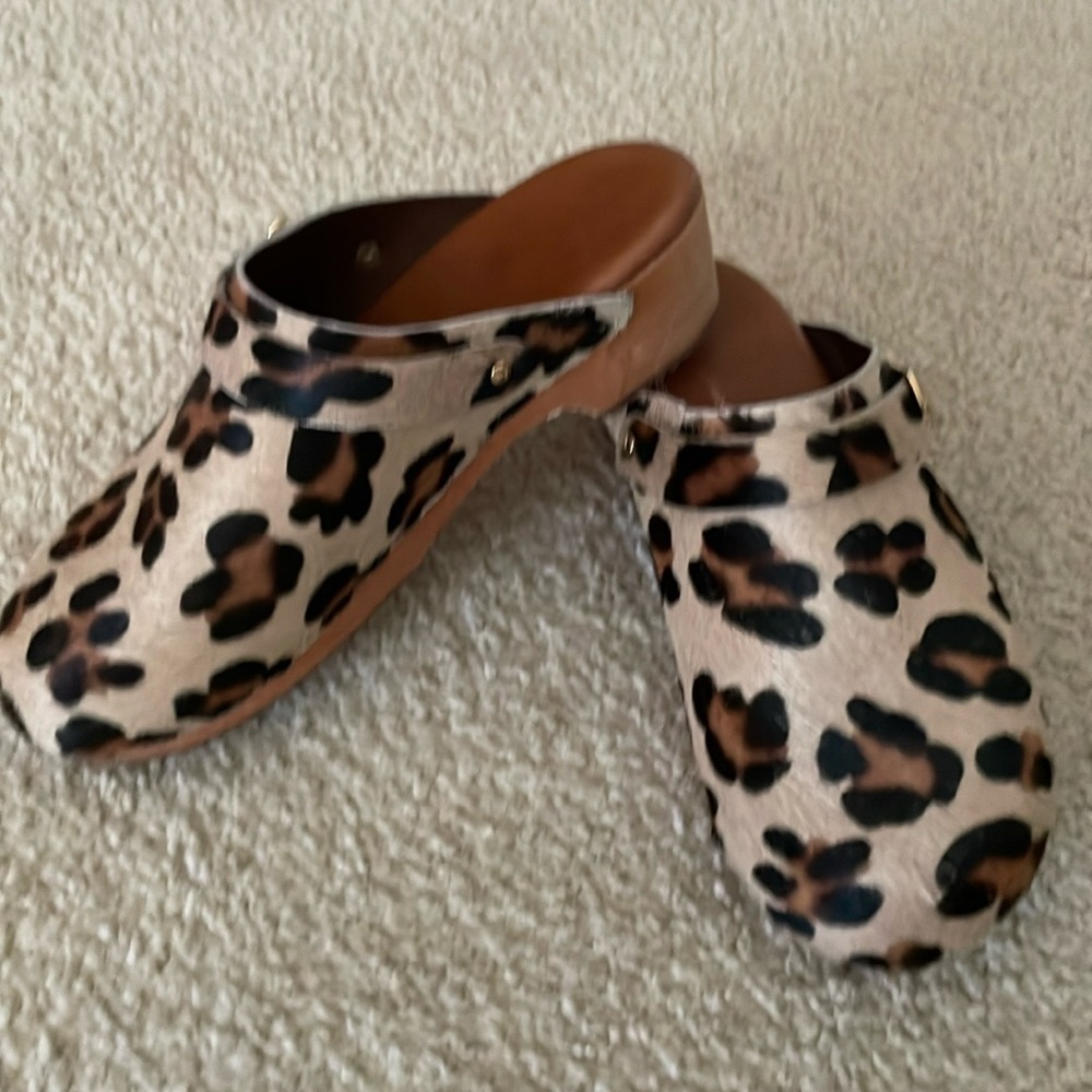 Anthropologie cheetah print clogs sz.40